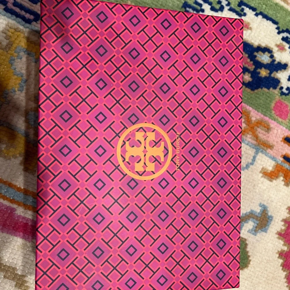 NWT Tory Burch Gavrielle Sandal color Fumo Size 7